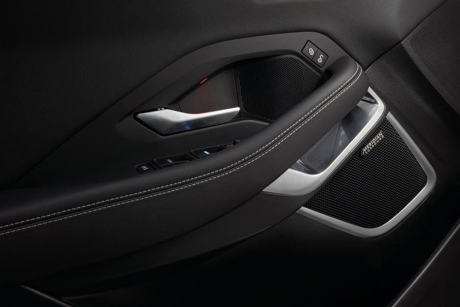 Детали интерьера Jaguar E-Pace R-Dynamic First Edition 2017 года  (WW) (фото 41 из 49)